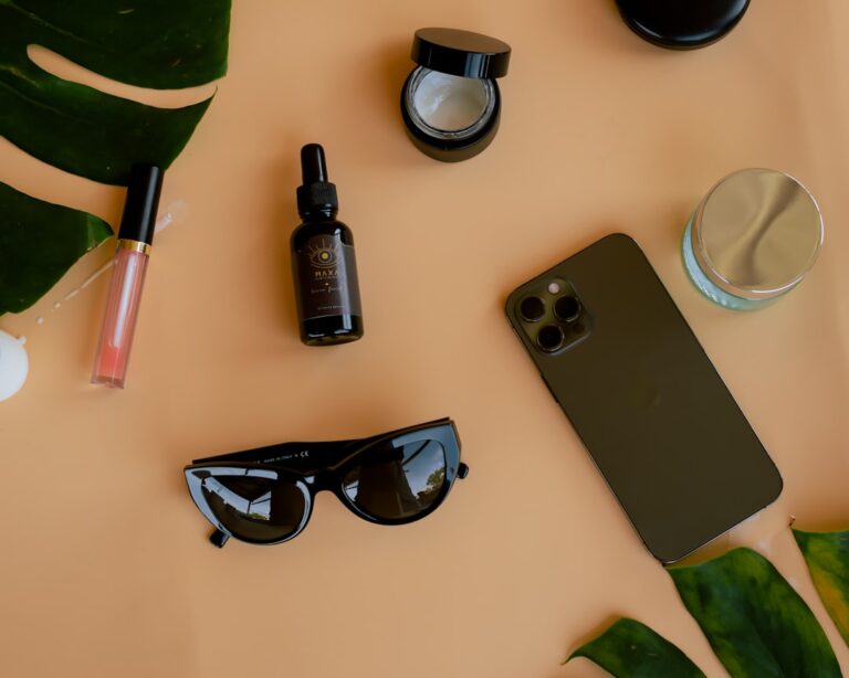 Elevate Your Makeup Game with Essential Cosmetic Accessories