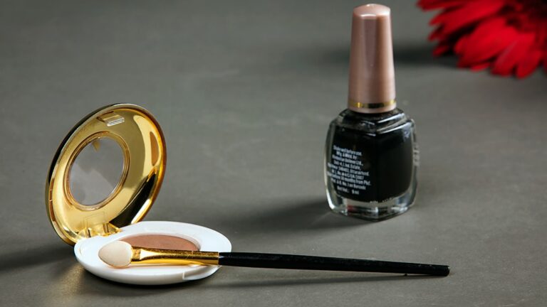 Must-Have Cosmetic Accessories for Every Makeup Enthusiast